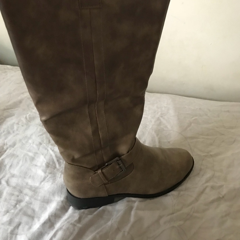 BUCKLE RIDING BOOT - Picture 3 of 3
